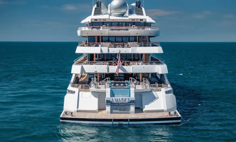 Megaiate luxuoso de oligarca russo é posto à venda pelo governo dos EUA; o preço? US$ 120 milhões 1 Amadea andares